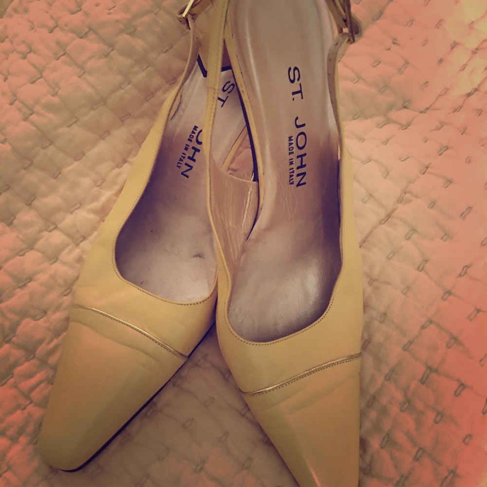 St. John Buttery Yellow Heels 👠 Size 9